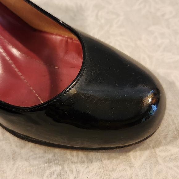 Kate Spade Classic Round Toe Chunky Heel Black Patent Leather Pump - Picture 4 of 8